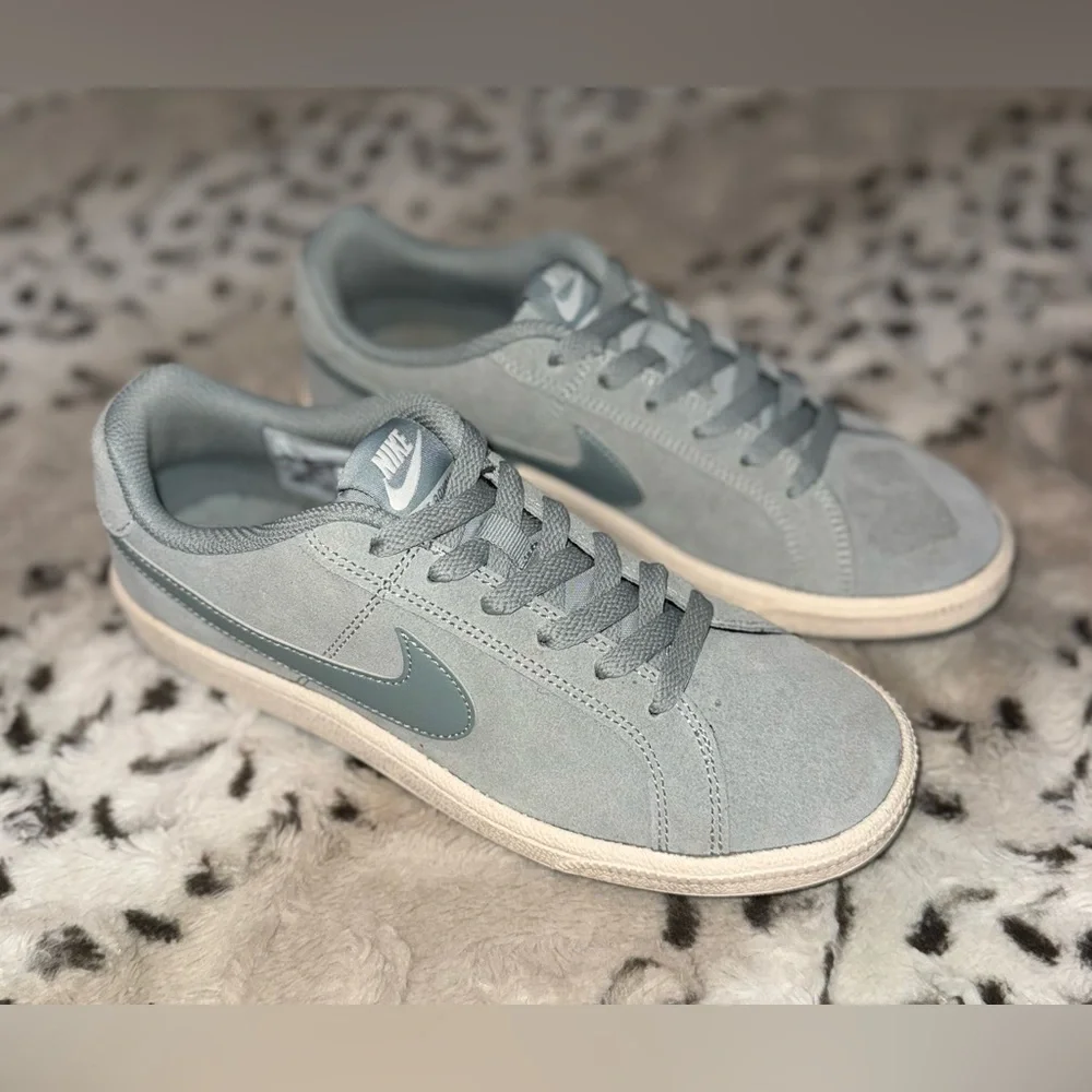 Nike Women’s Court Royale Suede Shoes - Picture 8 of 11
